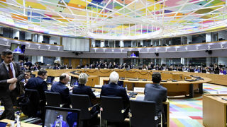 Grâce au vote surprise de la ministre autrichienne, le texte sur la restauration de la nature a été adopté par le Conseil des ministres européens de l'Environnement. Grâce au vote surprise de la ministre autrichienne, le texte sur la restauration de la nature a été adopté par le Conseil des ministres européens de l'Environnement.